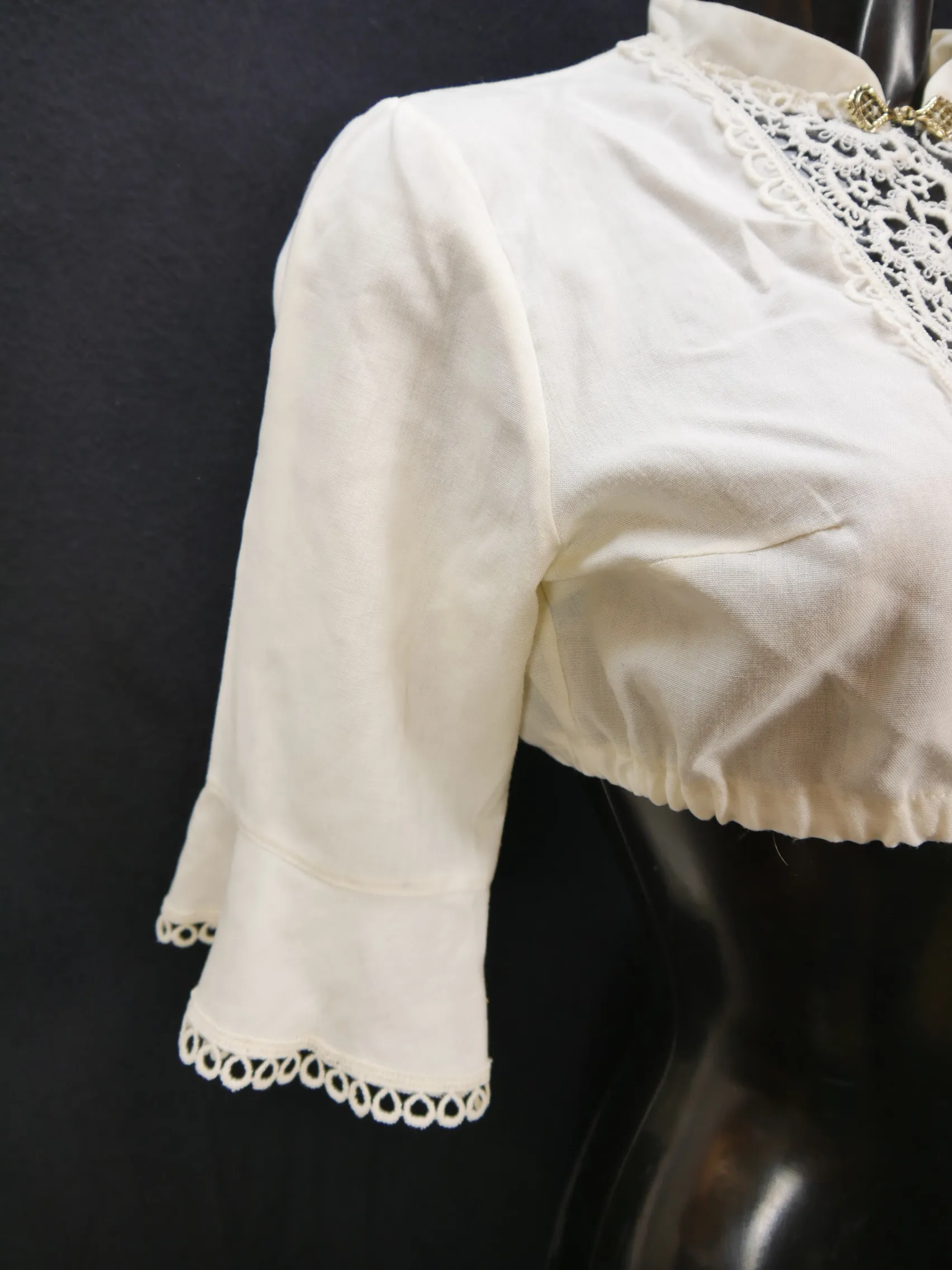 Gr.42 Dirndlbluse creme Bluse für Dirndl Baumwollmischung mit Spitze B9722